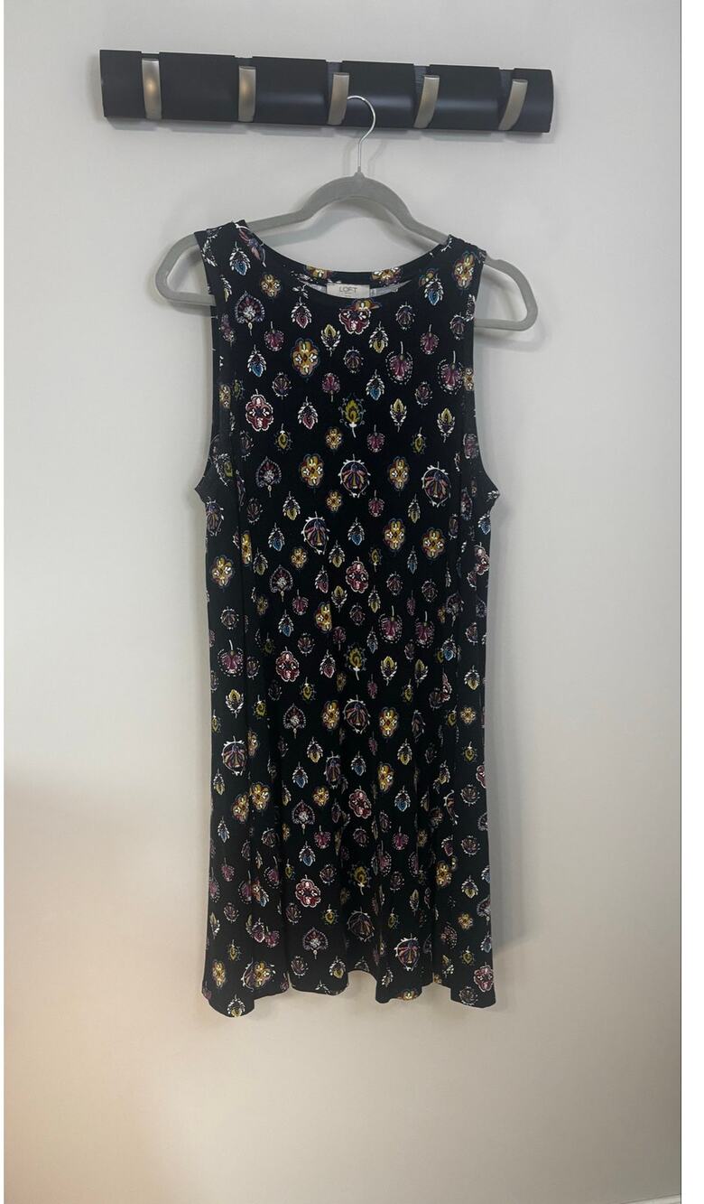 Loft floral medallion print, rayon/spandex blend, classic A line, Petite Large